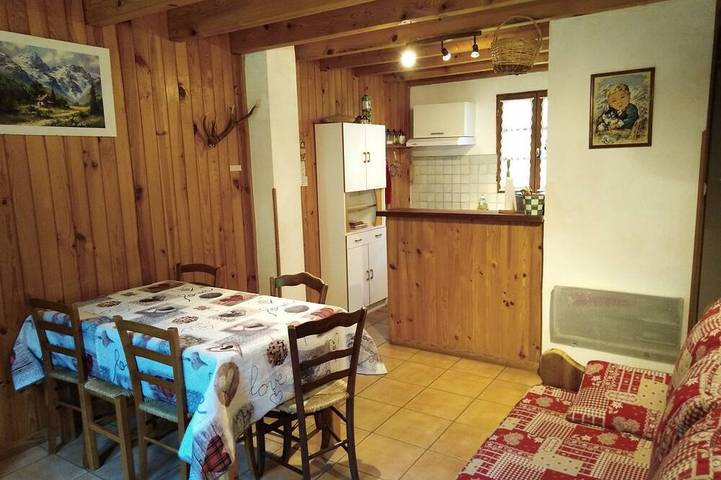 Gîte pour 7 personnes, avec jardin et terrasse, animaux acceptés à Bourg-d'Oueil