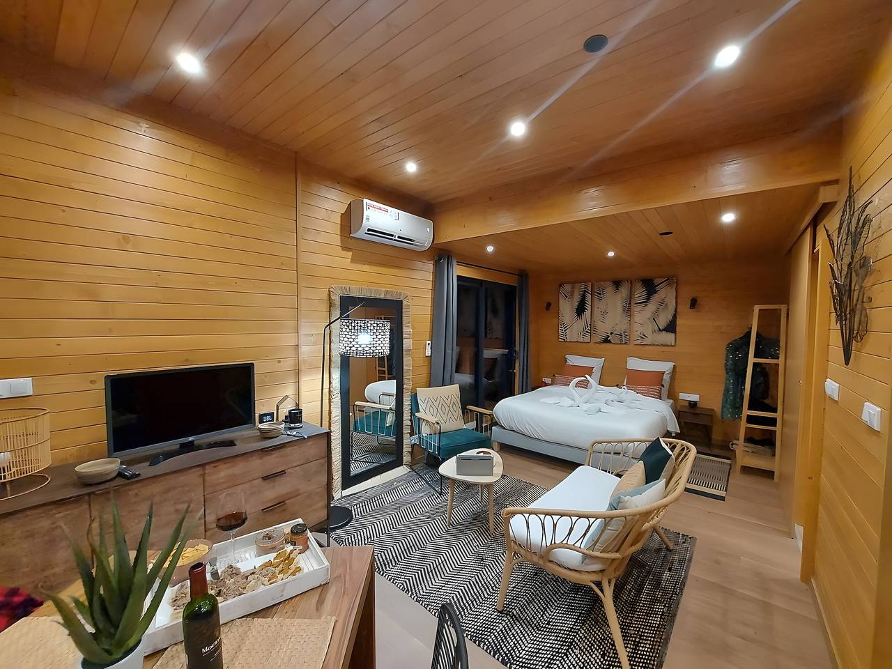 Casa Vacacional 'Lodge Exotique 4 - Mas De Rey' con Terraza Privada, Wi-Fi y Aire Acondicionado in Arpaillargues-et-Aureillac, Region de Nimes