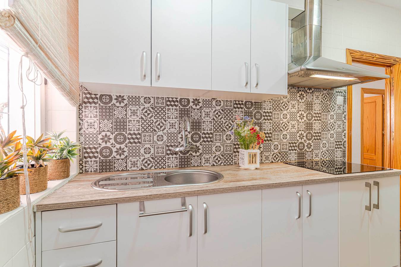 Casa Toledano en Granada Cervantes con terraza privada, Wi-Fi y aire acondicionado in Genil, Granada