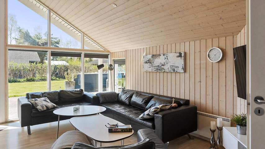 Sommerhus i Marielyst til 12 med spa, sauna og billard in Væggerløse, Svenske Østersøen
