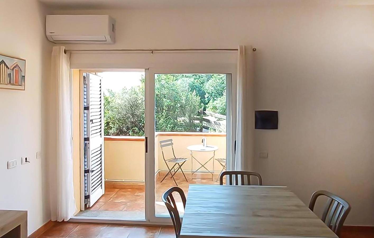 Appartement de vacances entier, Charmant appartement avec piscine et terrasse, à 1 km de la plage de Li Cozi in Costa Paradiso, Trinità d'Agultu e Vignola