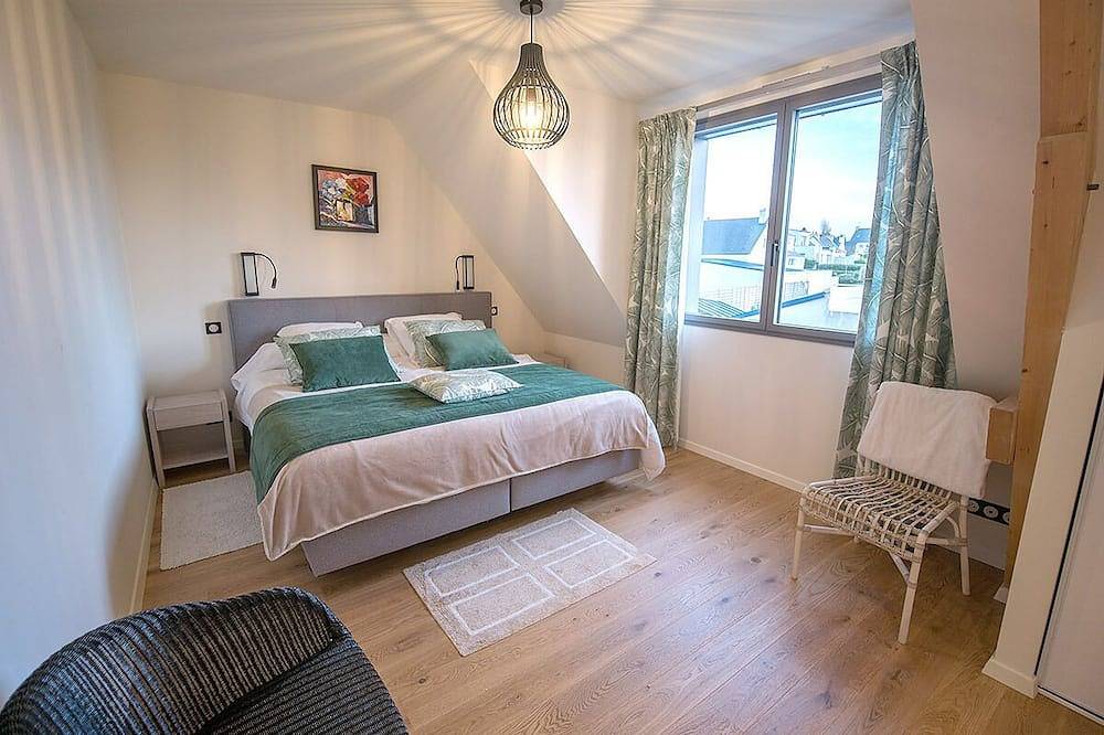 Neu - Villa 300 Meter vom Strand entfernt, beheiztes Hallenbad, Meerblick in Carantec, Ceinture Dorée