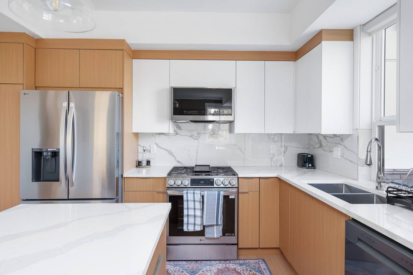 New & Modern 4Br Townhome | Rooftop + Garage in Distrito de Langley (Columbia Británica), Columbia Británica