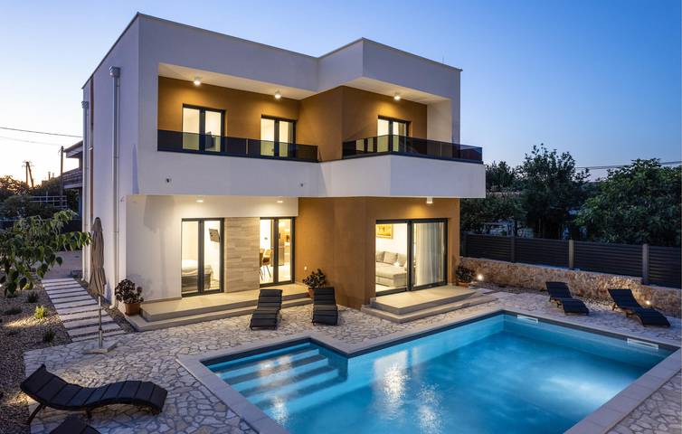 Ferienhaus für 8 Personen, mit Pool und Terrasse sowie Garten in Sukosan - 4