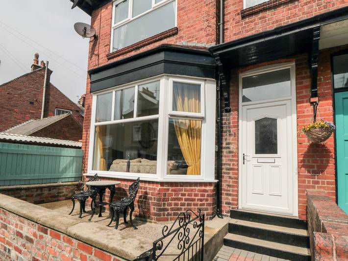 Cottage for 6 people, with garden, with pets in Filey