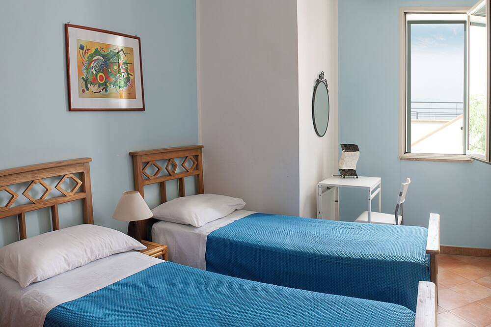 Apartamento entero, Comfortable apartment with terrace Sea View just 200 meters from the coast in Santa Cesarea Terme, Provincia de Lecce