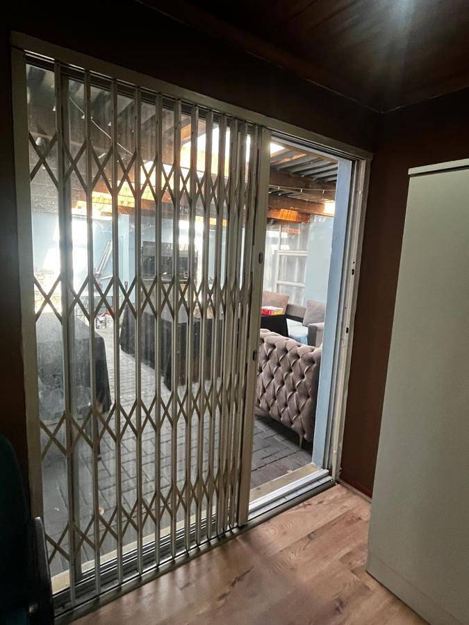 Entire holiday apartment, Vb Accomodation (Station Home) in Cape Town, Western Cape