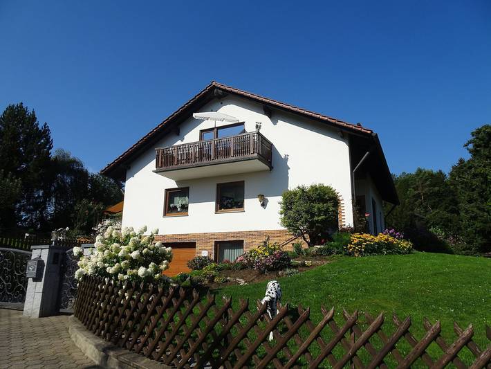 Ferienwohnung für 6 Personen, mit Balkon und Whirlpool sowie Garten