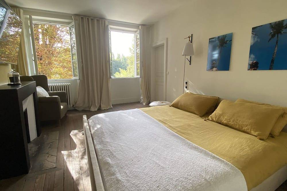 Beautiful house with pool, view and access to the Seine, very close to Paris in Carrières-sur-Seine, Yvelines