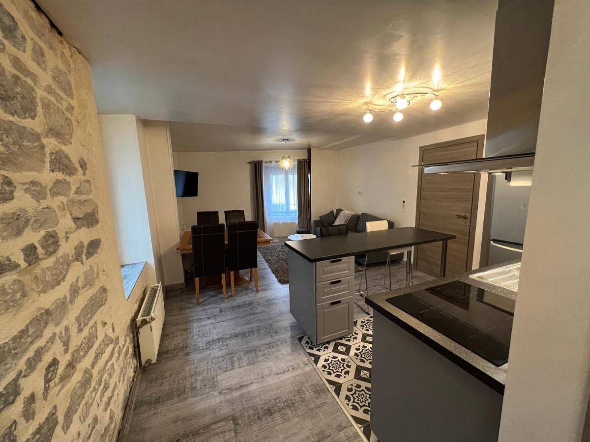 Appartement entier, One-Bedroom Apartment in Champagnole, Jura Francais