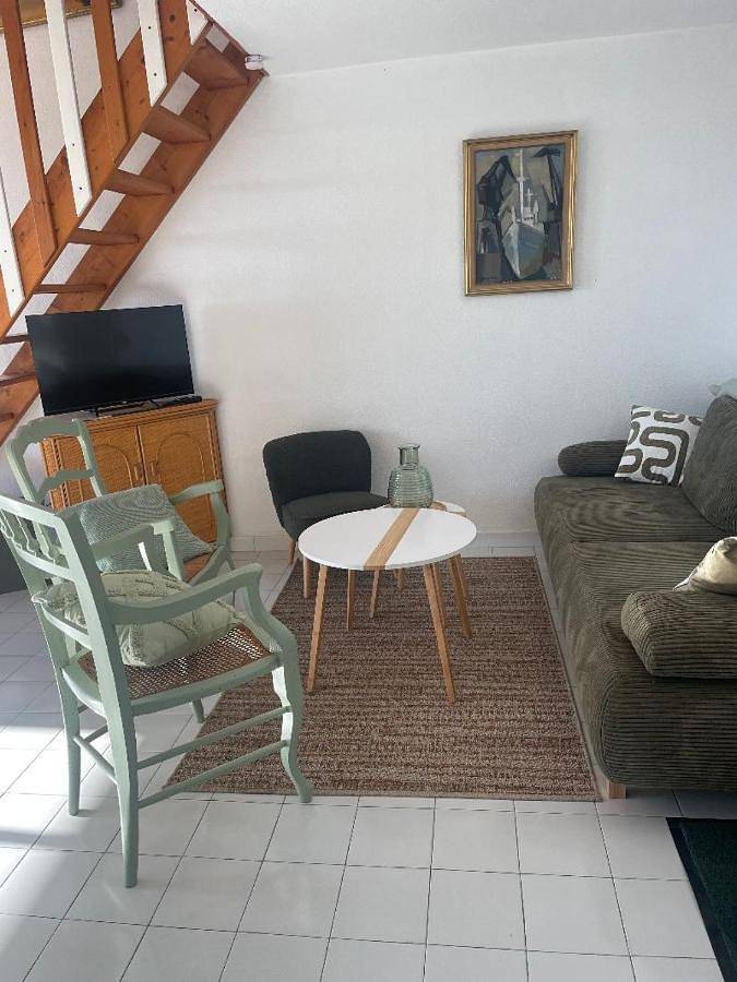 Gîte pour 4 personnes, avec Balcon et Terrasse ainsi que Jardin et Piscine dans Gouzon - 2