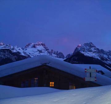 Gîte pour 14 personnes, avec vue ainsi que jardin et sauna à Madonna di Campiglio