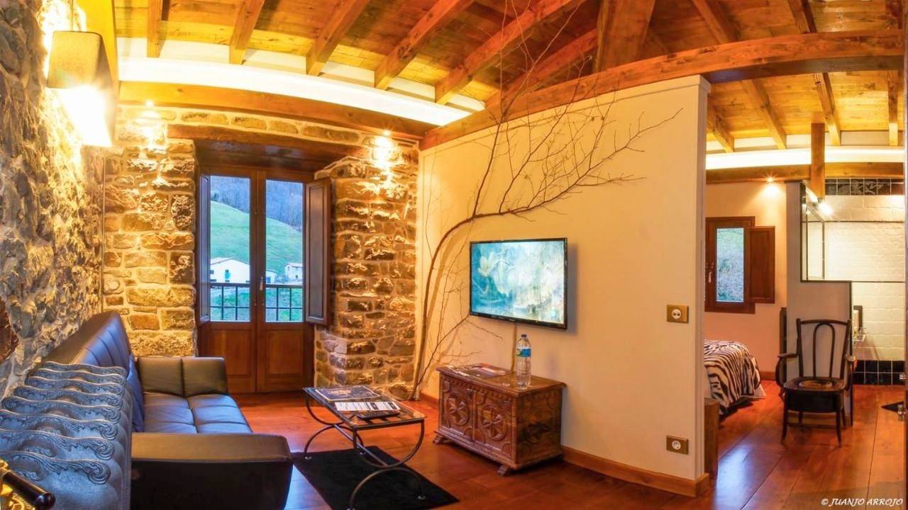Casona de El Castañíu in Aller, Cordillera Cantábrica