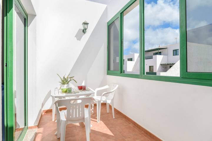 Entire apartment, Charming Holiday Apartment "Apartamento Anaca 2" Next to the Beach in Playa Blanca, Yaiza