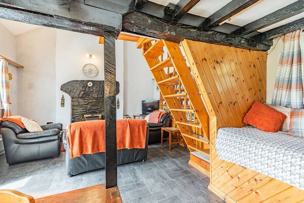 Henrhiw Bach, pet friendly, character holiday cottage in Penmachno in Penmachno, Snowdonia