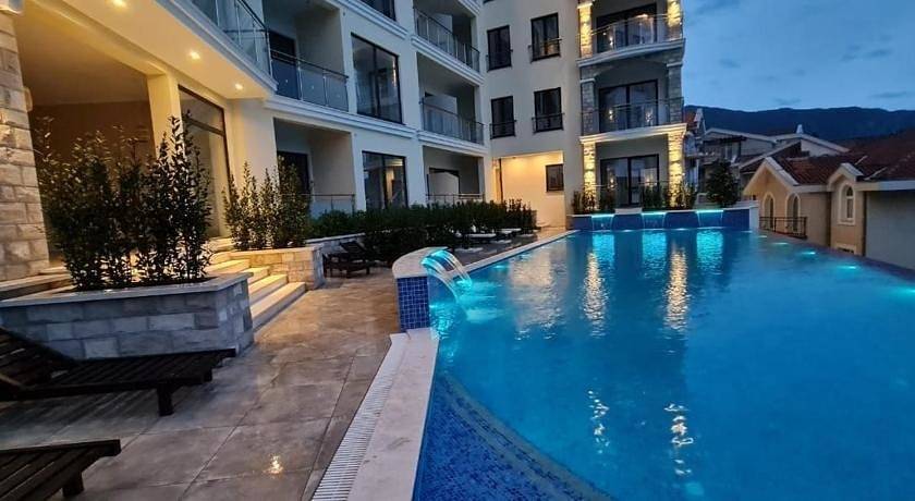 Ferienwohnung für 3 Personen, mit Balkon und Terrasse sowie Whirlpool und Garten in Montenegro