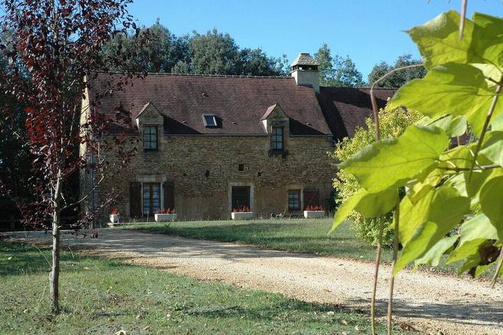 Gîte pour 4 personnes, avec Terrasse ainsi que Jardin et Piscine à Prats-de-Carlux
