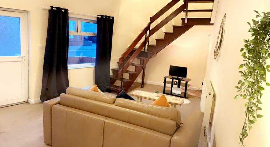 Impeccable 1-Bed, Sleeps 2, Free Parking in Wakefield, West Yorkshire