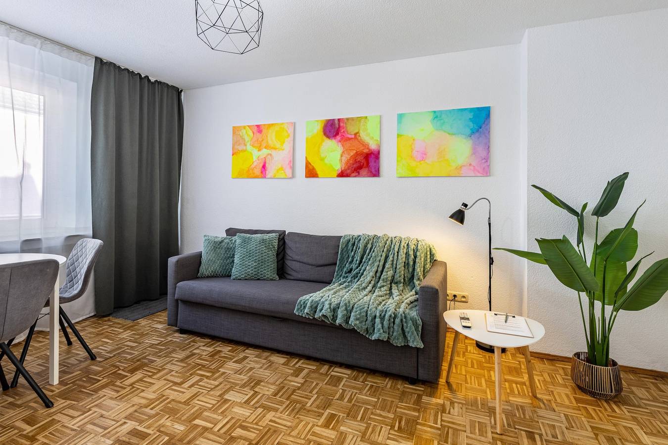 Ganze Wohnung, Apartment 'Art Home – Mit Balkon' mit Balkon und Wlan in Meiderich/Beeck, Duisburg