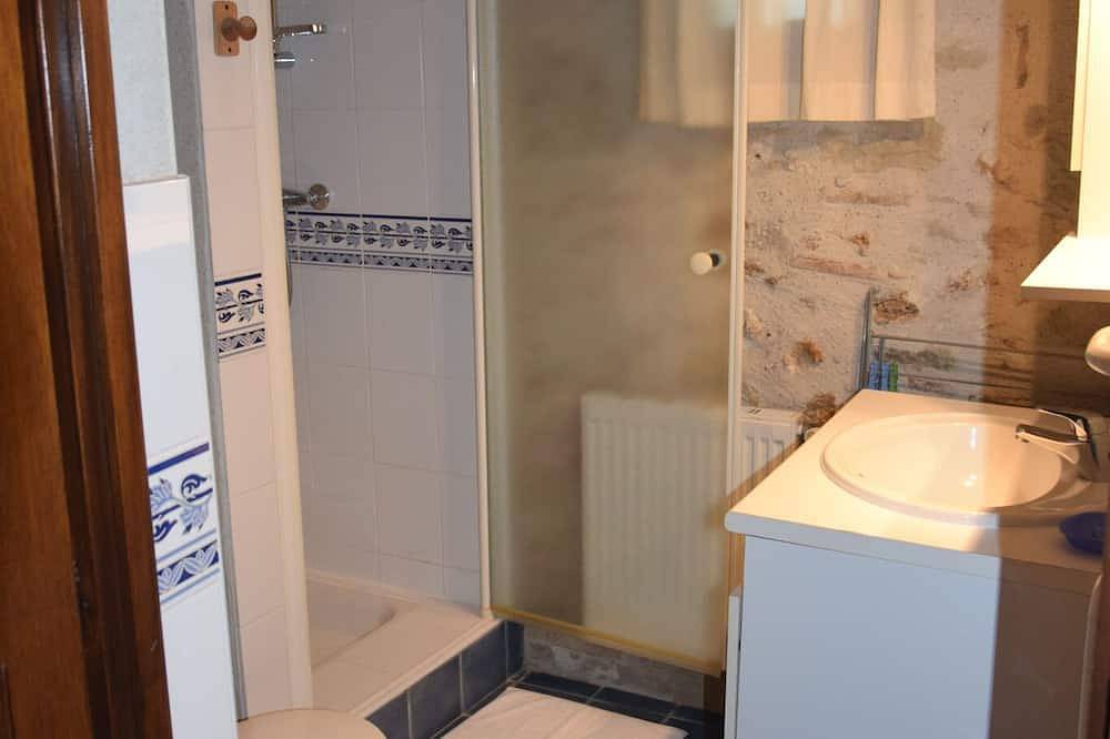Adorable gîte au coeur de la nature, 4 personnes, avec piscine et tennis in Pinel-Hauterive, Région de Villeneuve-sur-Lot