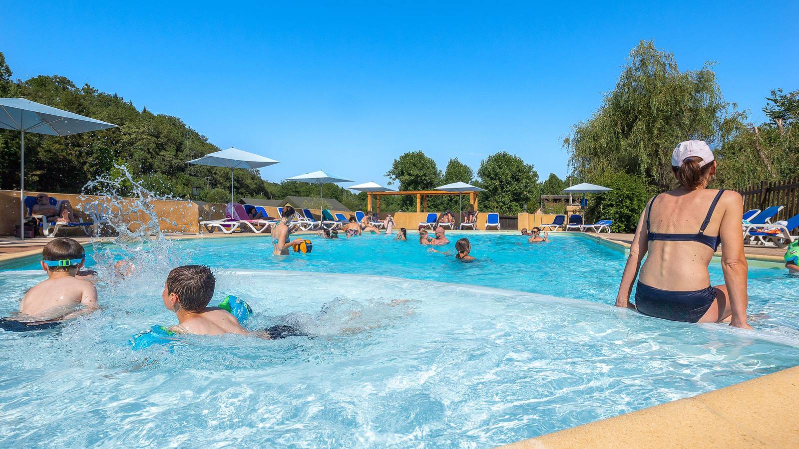 Camping Le Pont de Mazerat 4* in Tamniès, Périgord Noir