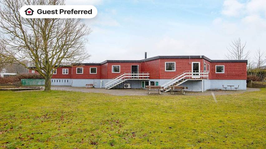 Ferienhaus für 31 Personen, mit Garten und Whirlpool sowie Sauna