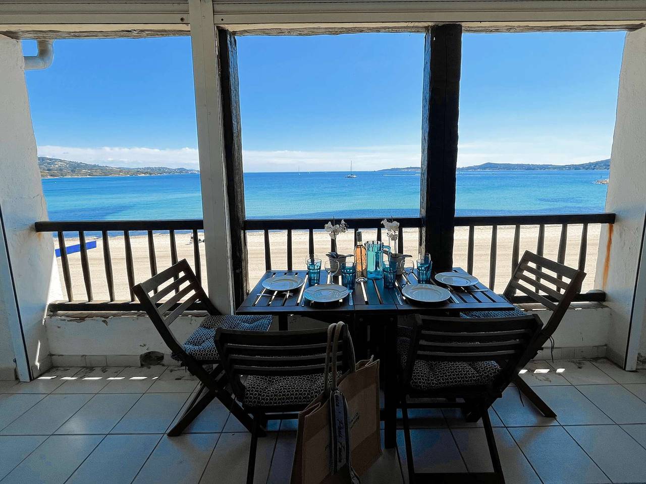 Hel lejlighed, 4-room apartment with balcony, sea view, wifi and parking in Port Grimaud, Grimaud