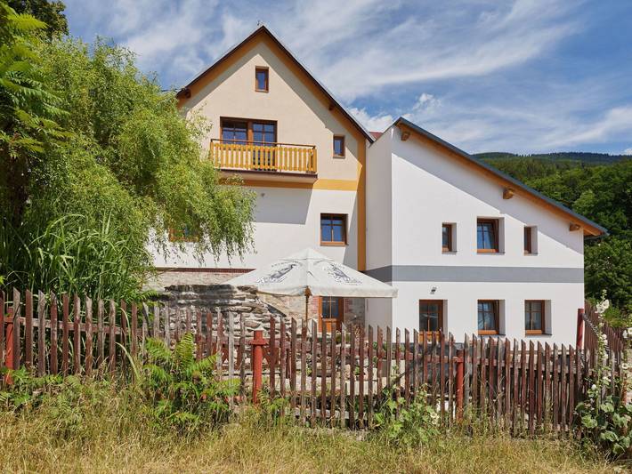 Bauernhof für 15 Personen, mit Balkon und Whirlpool sowie Garten