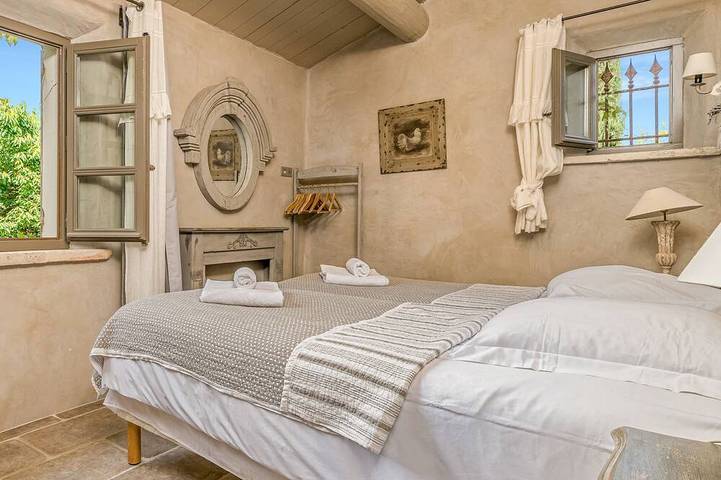 Appartement de vacances pour 4 personnes, avec piscine et jardin, animaux acceptés