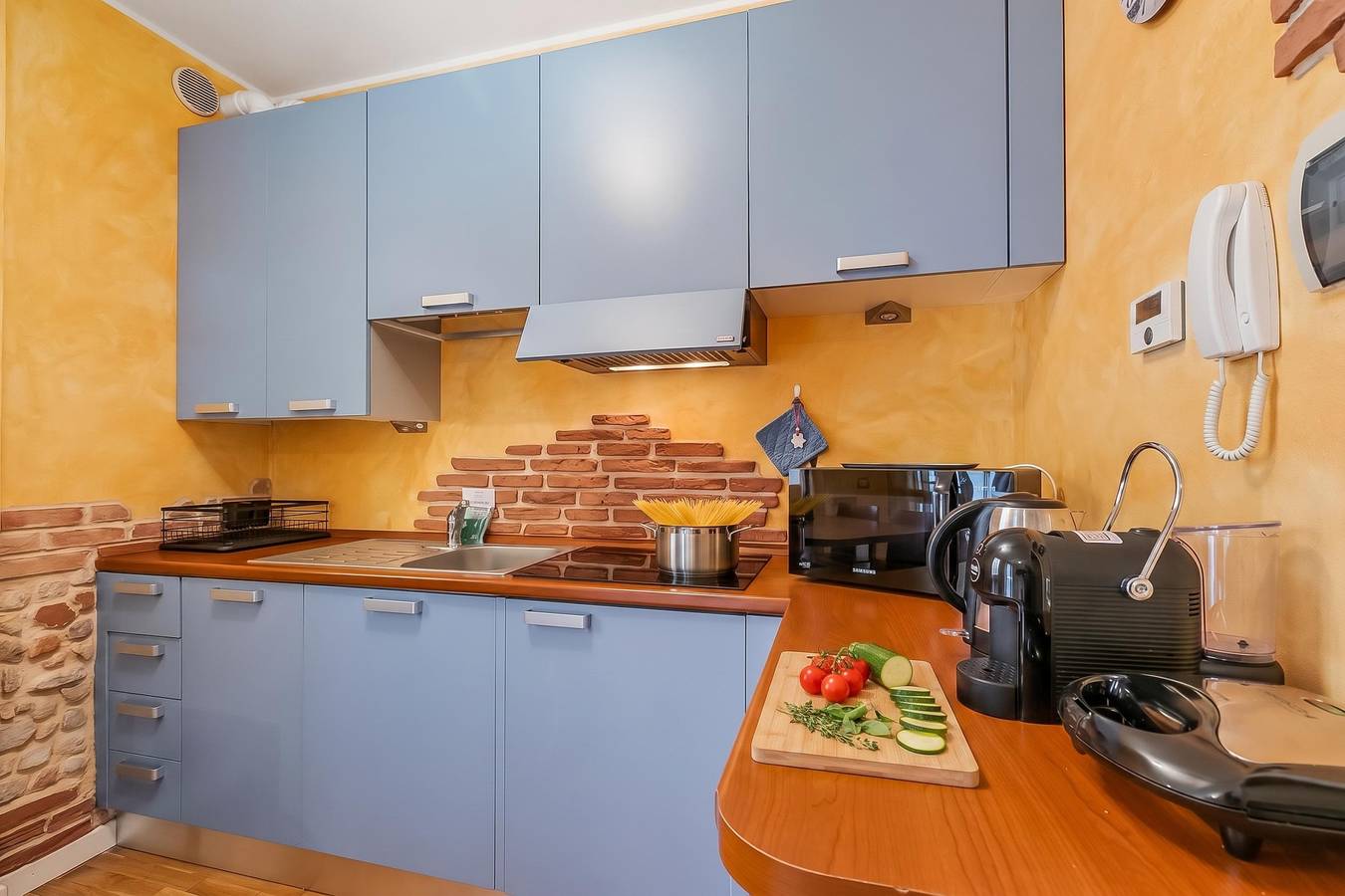 Appartement entier, Sole Retreat: Shared Pool, garden&park in Salò, Montagnes autour du lac de Garde