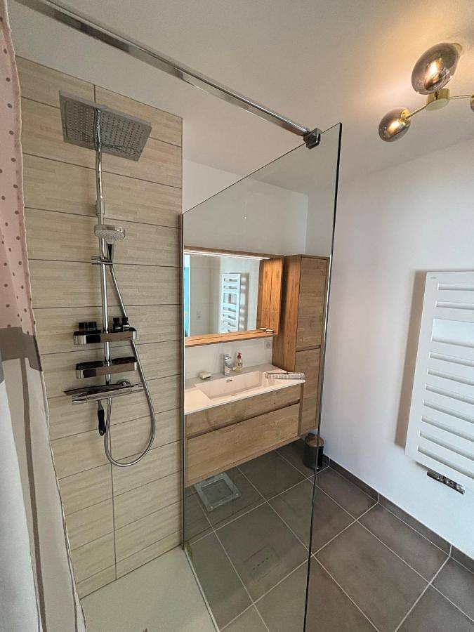Appartement entier, One-Bedroom Apartment in Divonne-les-Bains, Gex