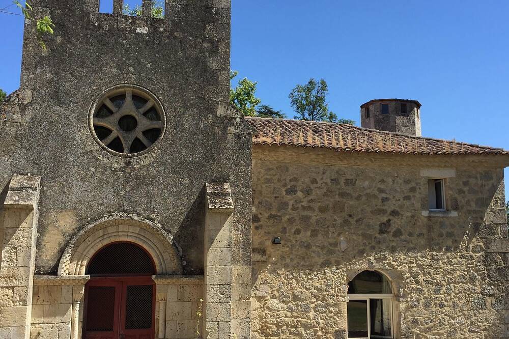 Charming property with its chapel and towers in Lannes, Nérac region