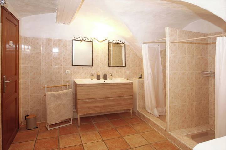 Location de vacances pour 4 personnes, avec jardin et piscine, animaux acceptés à Sisteron - 2