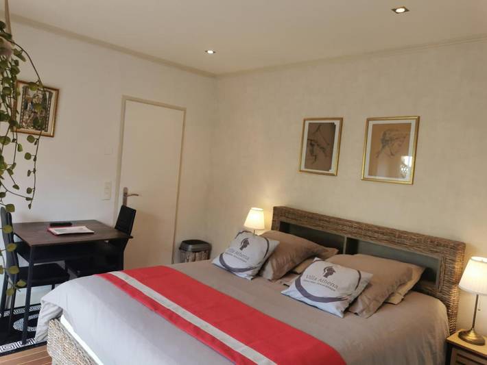 Gîte pour 2 personnes, avec piscine ainsi que jardin et terrasse à Meuvaines - 2