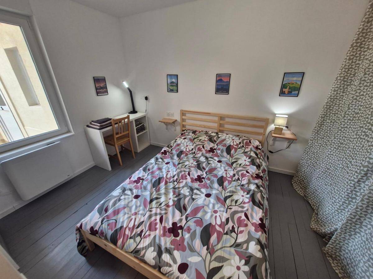 Appartement entier, One-Bedroom Apartment in Les Martres-de-Veyre, Région de Clermont-Ferrand