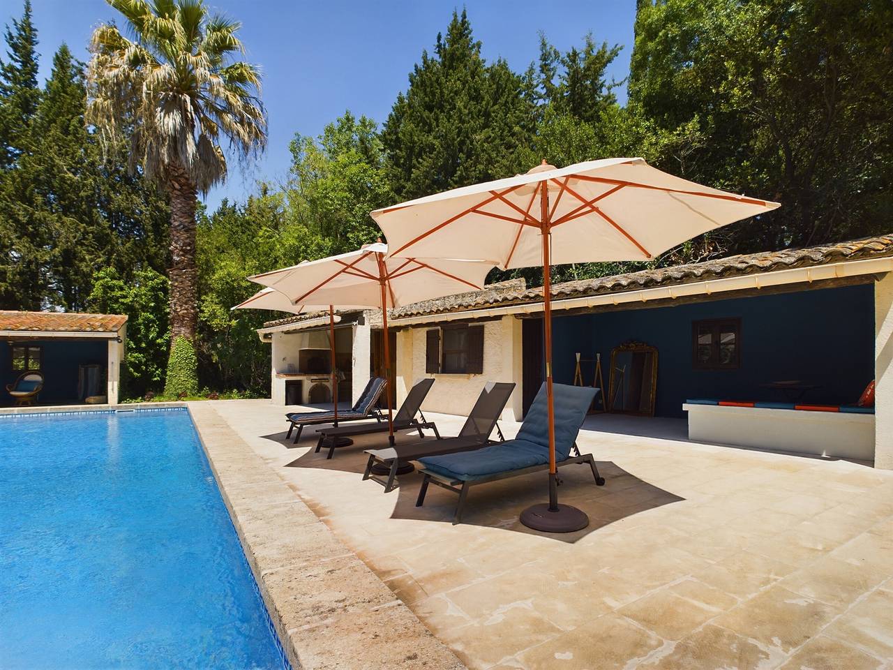 Stunning Renovated Mas with Pool in Peaceful Mouriès Countryside in Mouriès, Arles region