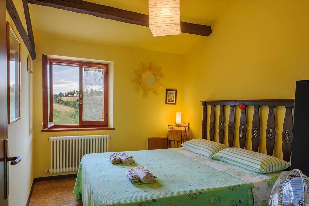 Schönes Haus in Cartoceto mit Wlan in Serrungarina, Colli al Metauro