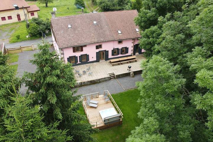 Ferienhaus für 15 Personen, mit Whirlpool und Terrasse sowie Garten in Corcieux