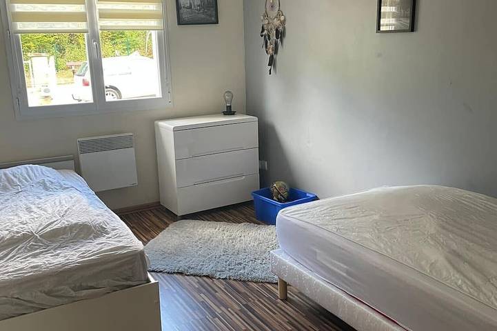 Villa cosy environnement boisé piscine chauffée disponible de mai à septembre in Angomont, Région de Lunéville