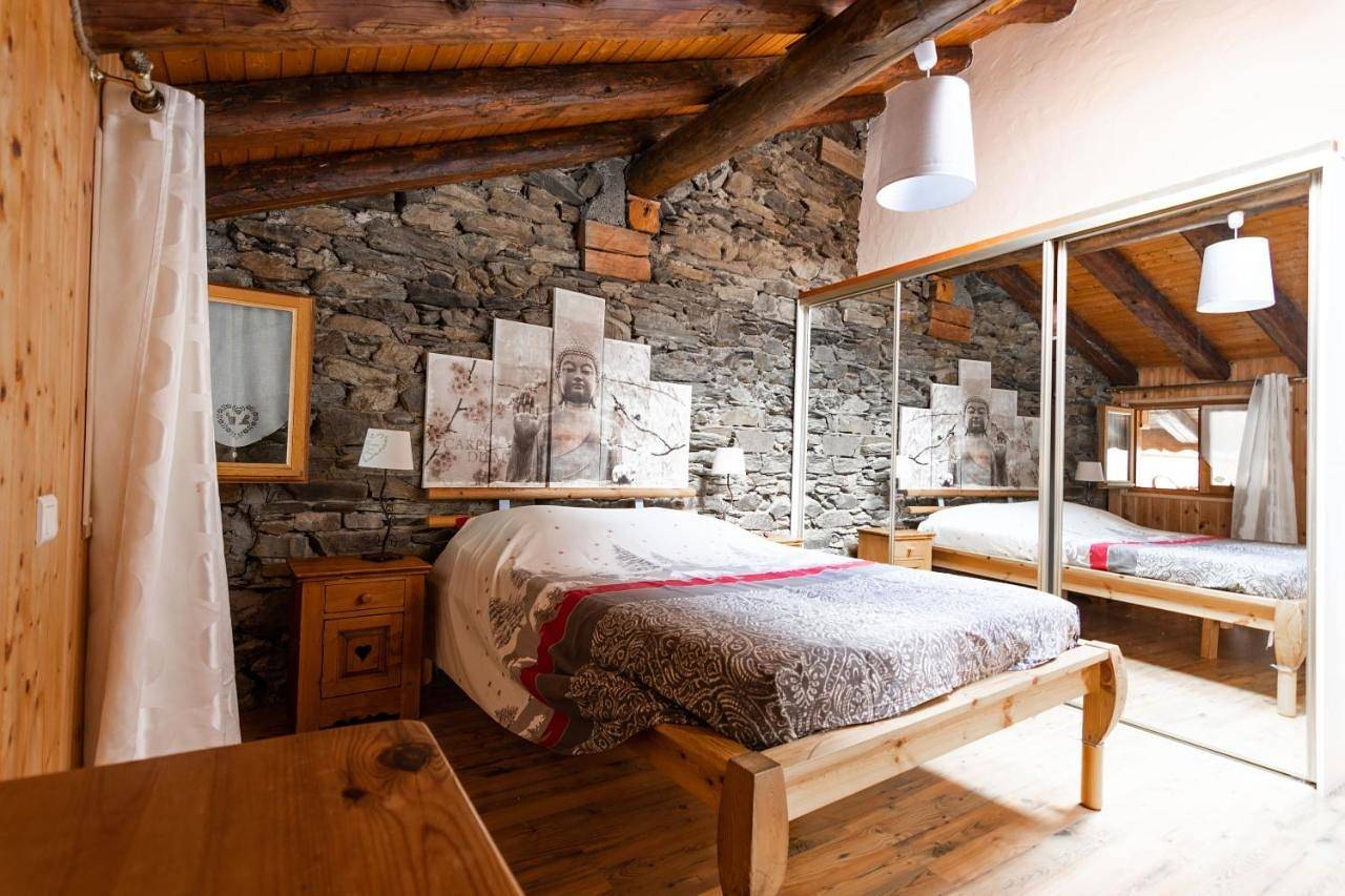 Appartement entier, Apartment with Mountain View in Séez, Région d'Albertville