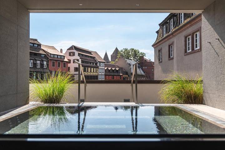 Hôtel pour 2 personnes, avec jacuzzi ainsi que sauna et terrasse