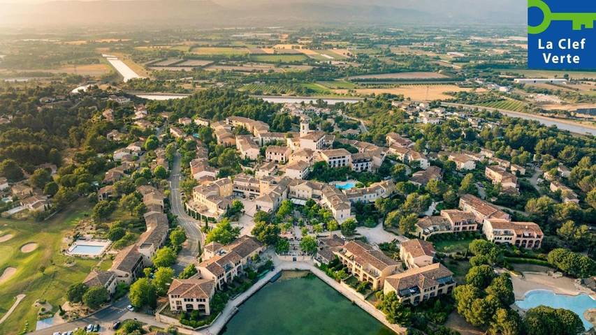 Appart’hôtel pour 4 personnes, avec piscine et jardin