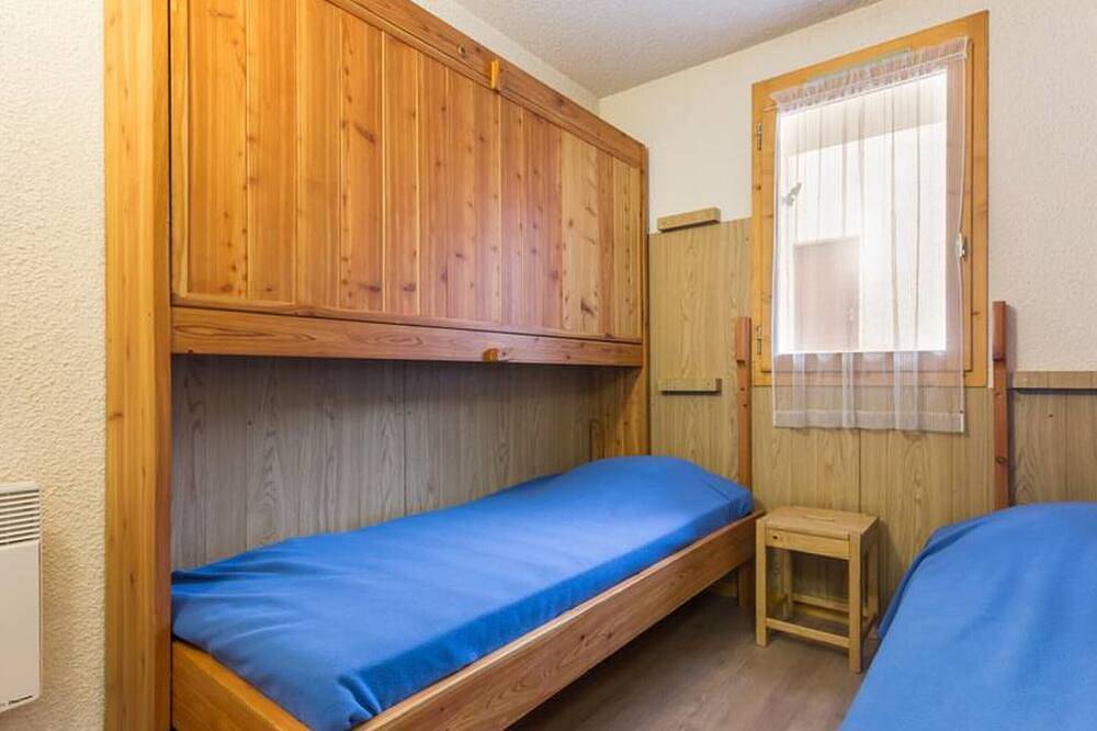 Entire apartment, Bright apartment near slopes with balcony in La Plagne, Bellentre