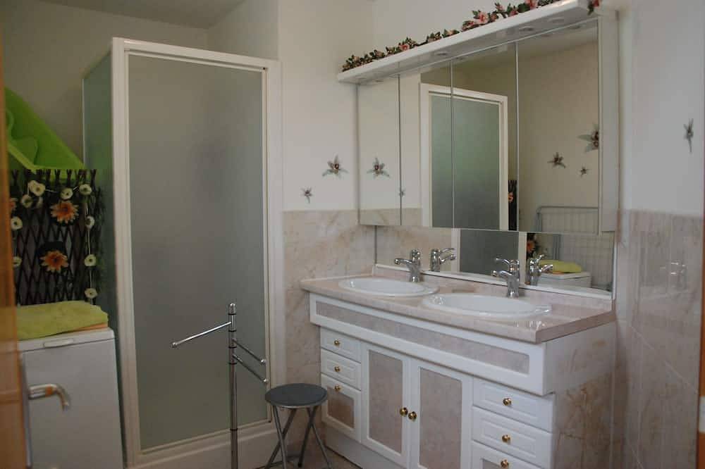 Cottage 3 people with indoor pool heated all year at 28 ° in Cartigny-l'Épinay, Bayeux region