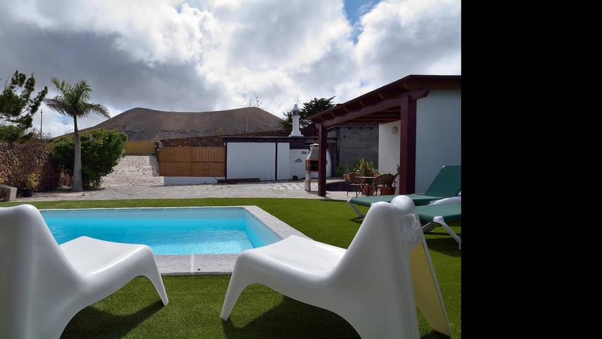 Casa rural para 6 personas, con terraza además de piscina y jardín, Familias con niños en Tinajo - 4