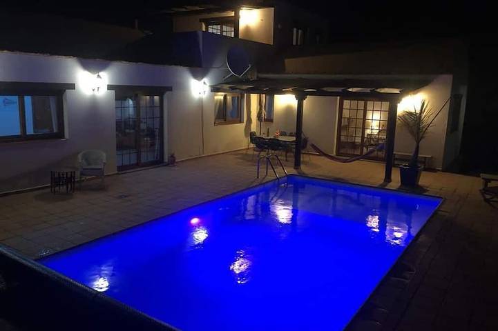 Luxury Abgelegene Villa mit großen beheizten privaten Pool und Wifi. in Lajares, La Oliva