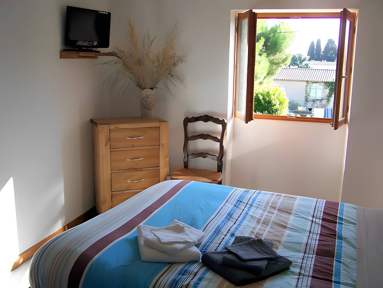 Habitación «Galet» con terraza compartida, Wi-Fi y aire acondicionado in Colombiers, Côte d'Améthyste