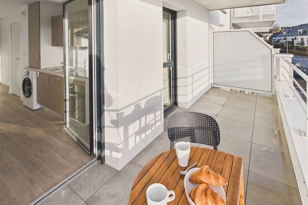Entire apartment, Close to city center – Apartment for 2 with balcony in Pont-l'Abbé, Côte de Cornouaille