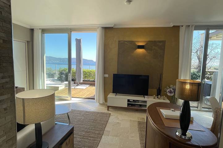 Ganze Wohnung, Deluxe Sunrise Sky Terrace, Designapartment & Fantastic Lake View M1 in Toscolano-Maderno, Gardasee-Berge