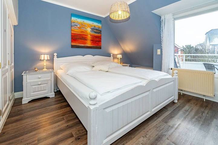 Haus Tinchen - Ferienhausteil für 6 Personen mit Garten in Stadt- und strandnähe in Westerland, Sylt (Gemeinde)